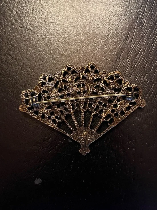 Vintage Antique-Style Filigree Fan Brooch with Pink & Green Rhinestones - Picture 3 of 5